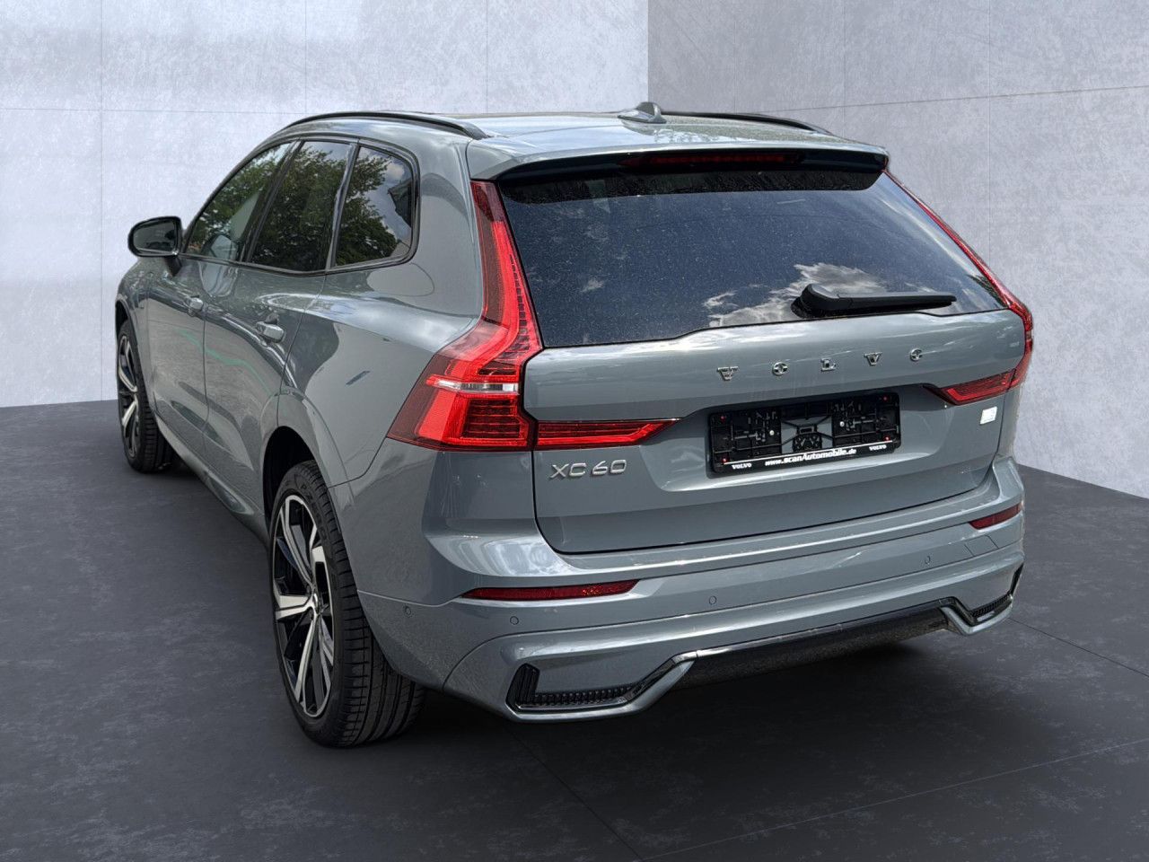 Volvo XC 60 R Design Recharge Plug-In Hybrid AWD Navi