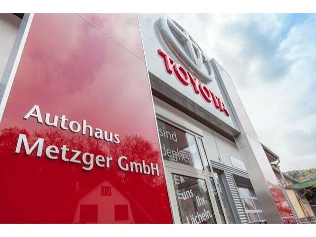 Toyota C-HR 1.8 Hybrid Business Edition - Samsaru's Car Outlet