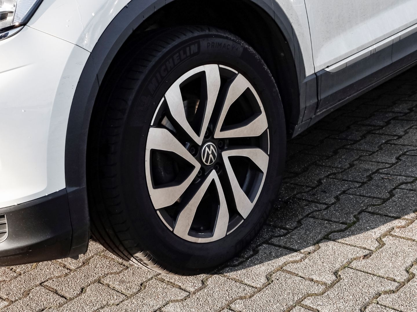 Volkswagen T-Roc ACTIVE 1.5 TSI DSG - Samsaru's Car Outlet