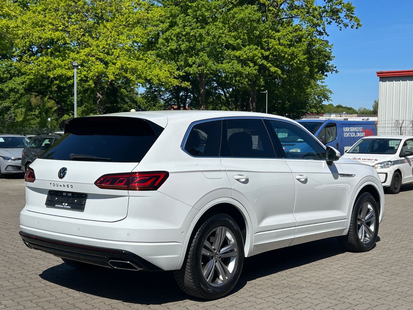 Volkswagen Touareg R-Line 4M - Samsaru's Car Outlet