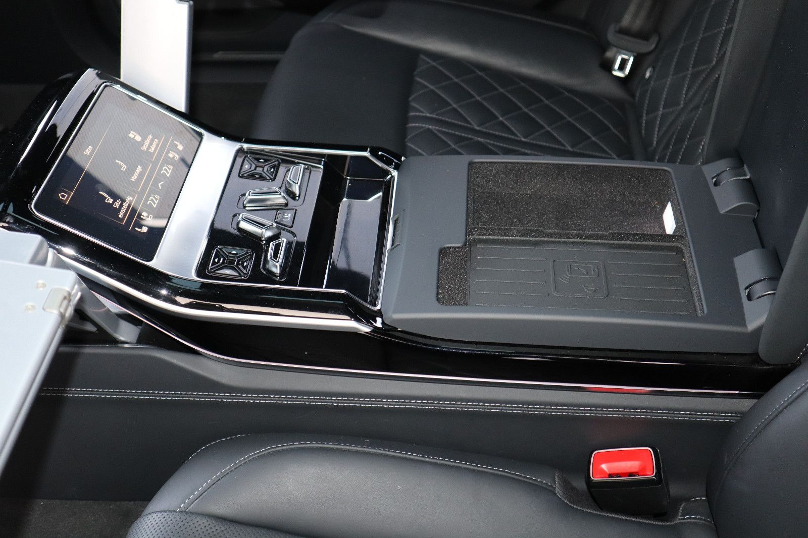 Audi A8L 60 TFSI e lang exclusive S-Line - Samsaru's Car Outlet