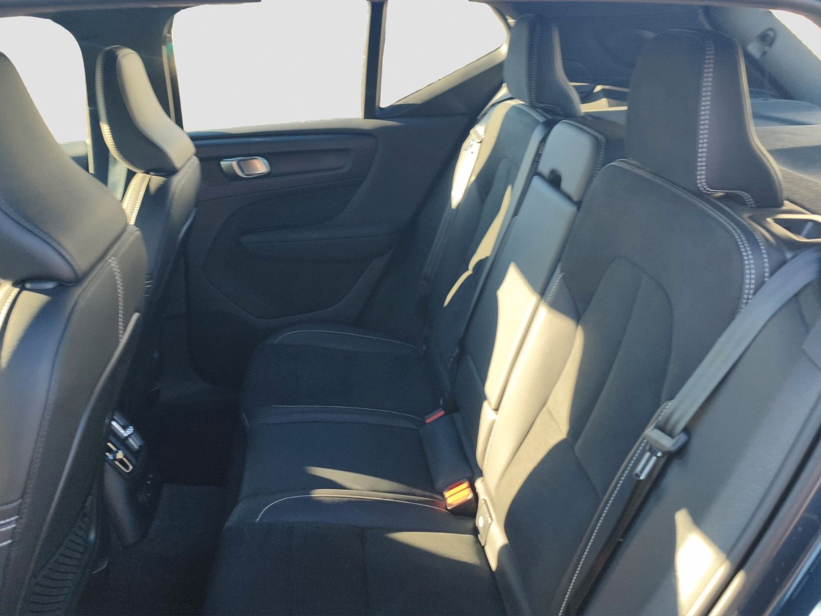 Volvo XC40 T5 R Design Recharge Plug-In Hybrid FWD