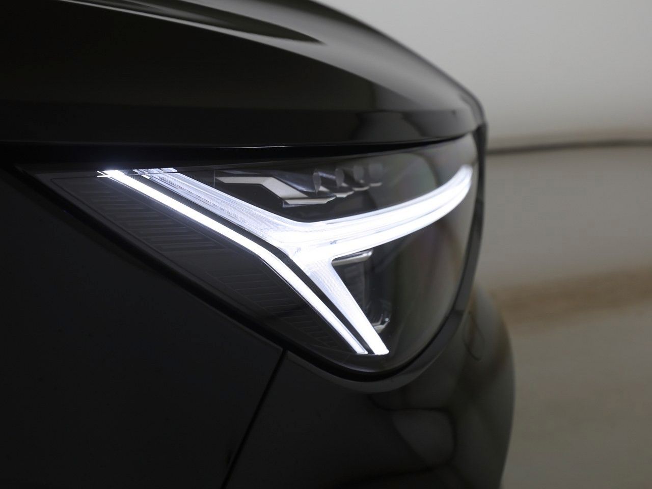 Volvo XC40 B4 Ultra Dark - Samsaru's Car Outlet