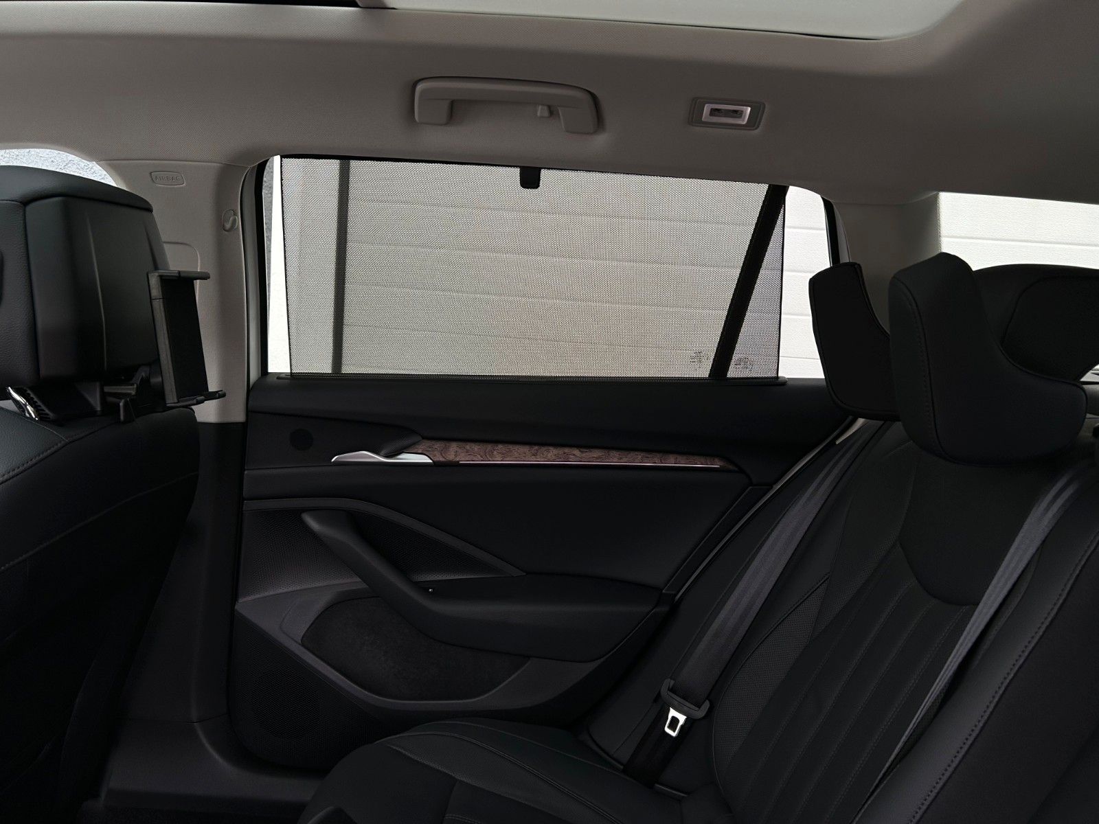 Skoda SUPERB COMBI 4x4 L&K*STHEIZ*VOLL*GARANTIE-2030*