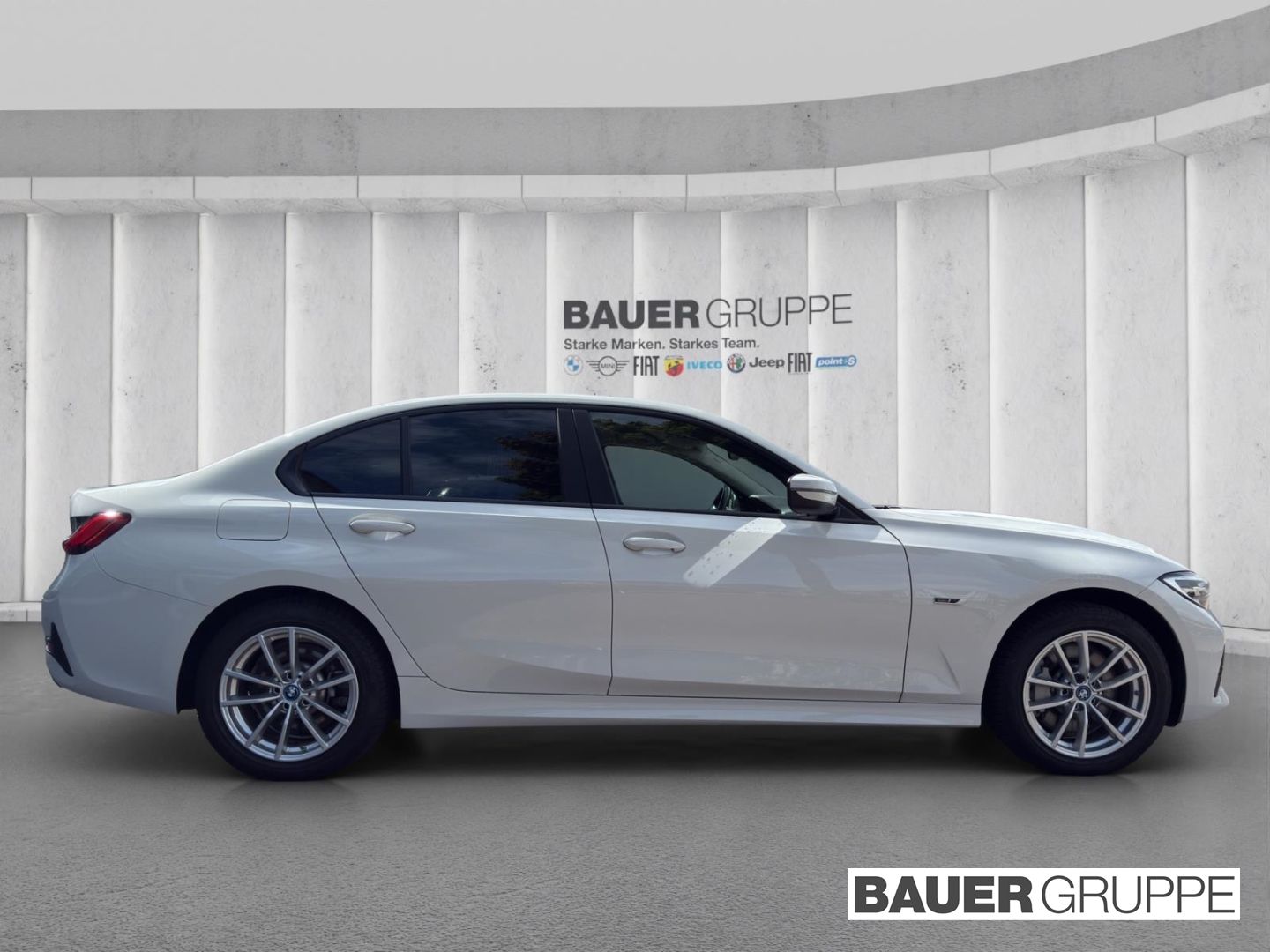 BMW 330 e xDrive Advantage - Samsaru's Car Outlet