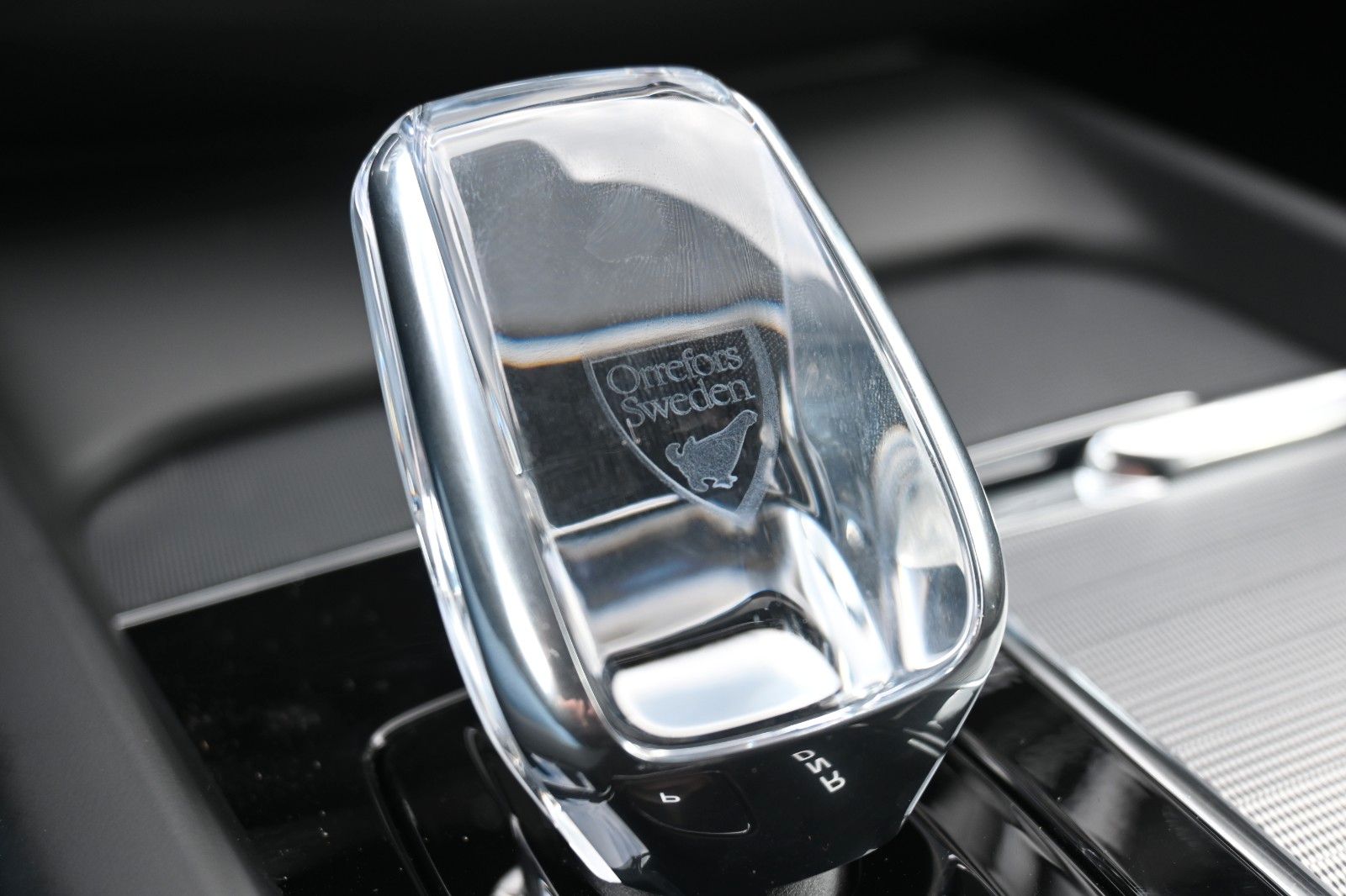 Volvo XC60 B5 Benzin AWD Plus Dark*FSHZG*360°*ACC*AHK