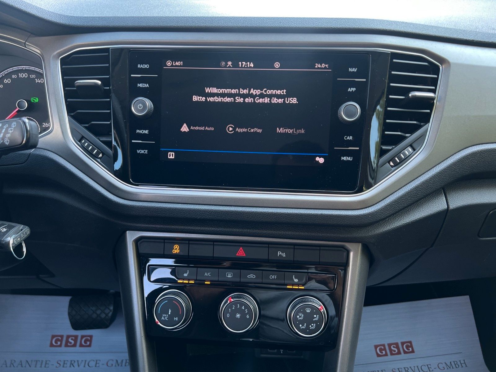 Volkswagen T-Roc Style - Samsaru's Car Outlet