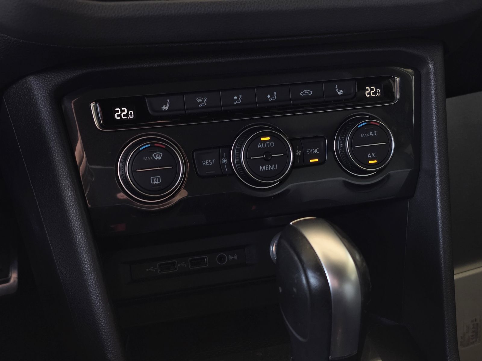 Volkswagen Tiguan 2.0 TSI DSG 4M R-Line - Samsaru's Car Outlet