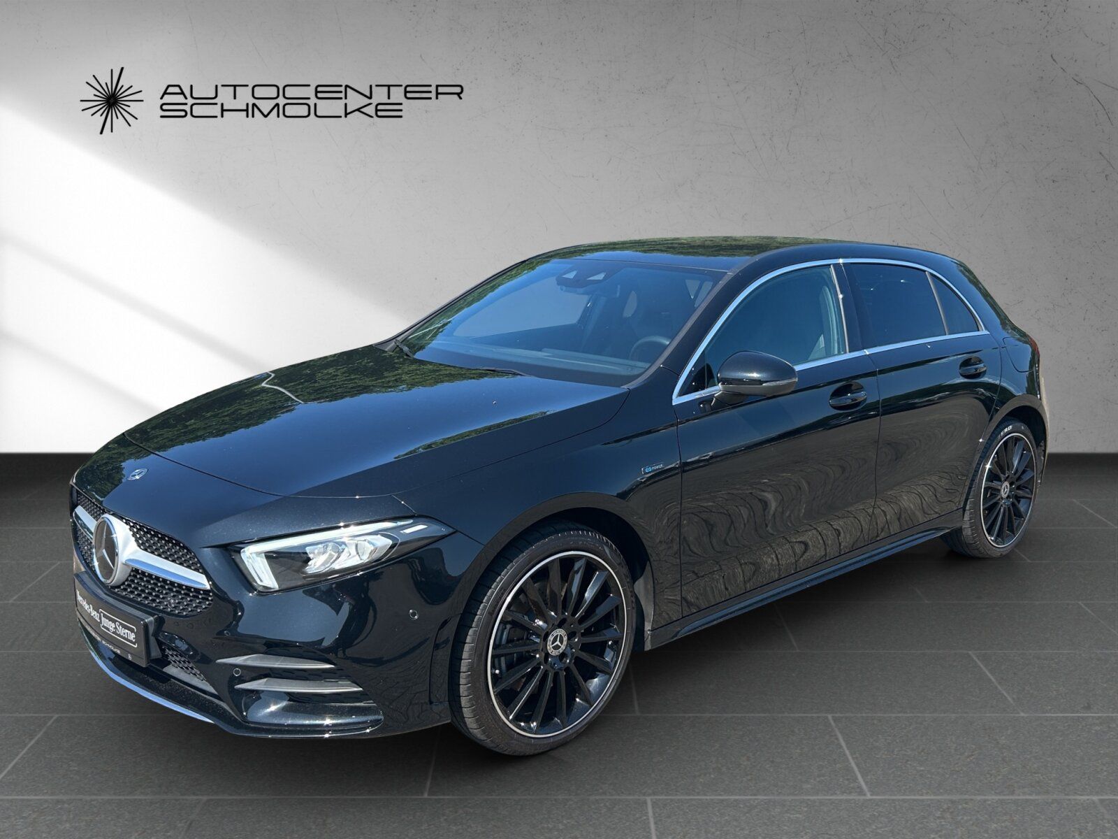 Mercedes-Benz A 250 e AMG-LINE - Samsaru's Car Outlet