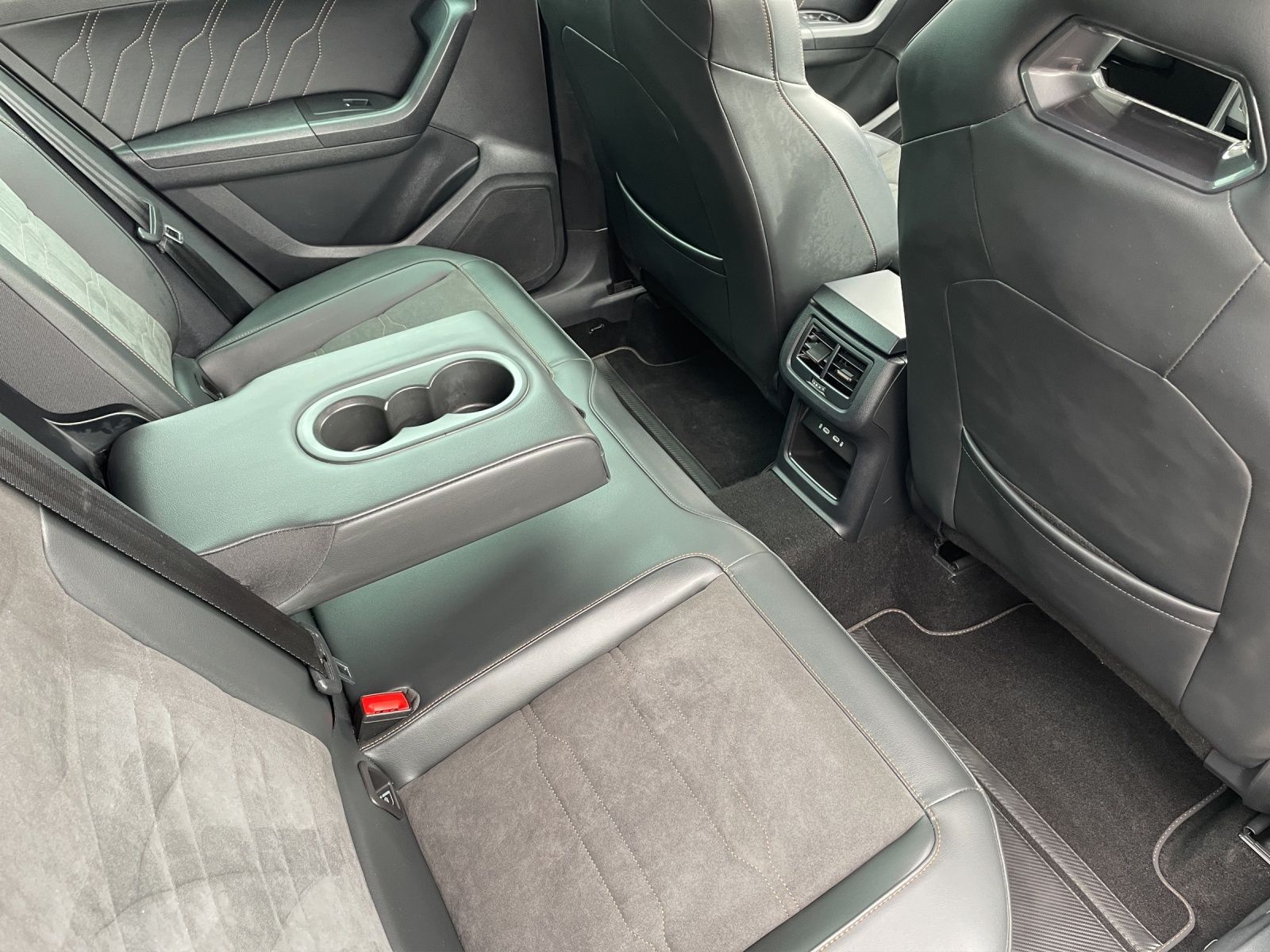 Seat Ateca VZ 2.0 TSI 4D AHK NAVI ASSITENT-PAKT