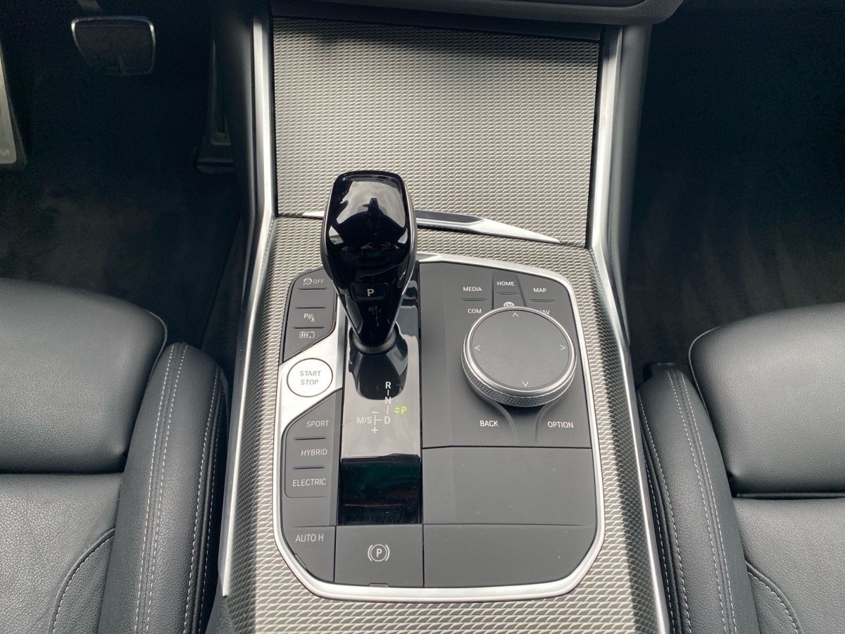 BMW 330e Touring M Sport - Samsaru's Car Outlet