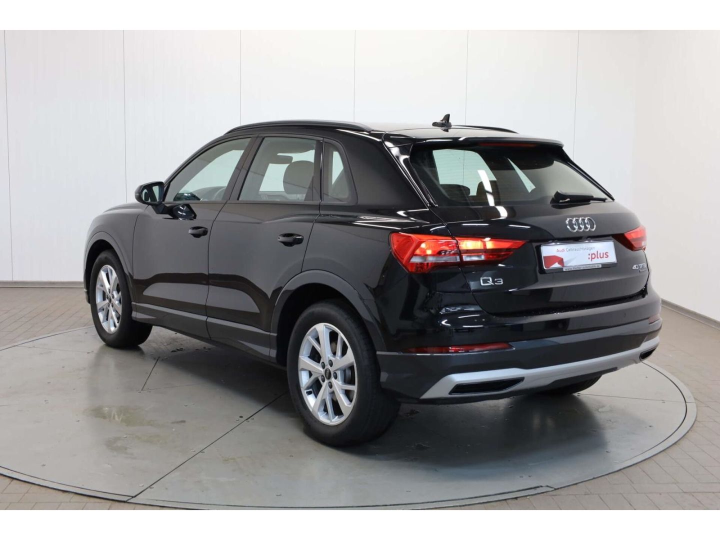 Audi Q3 40 TFSI qu. advanced - Samsaru's Car Outlet