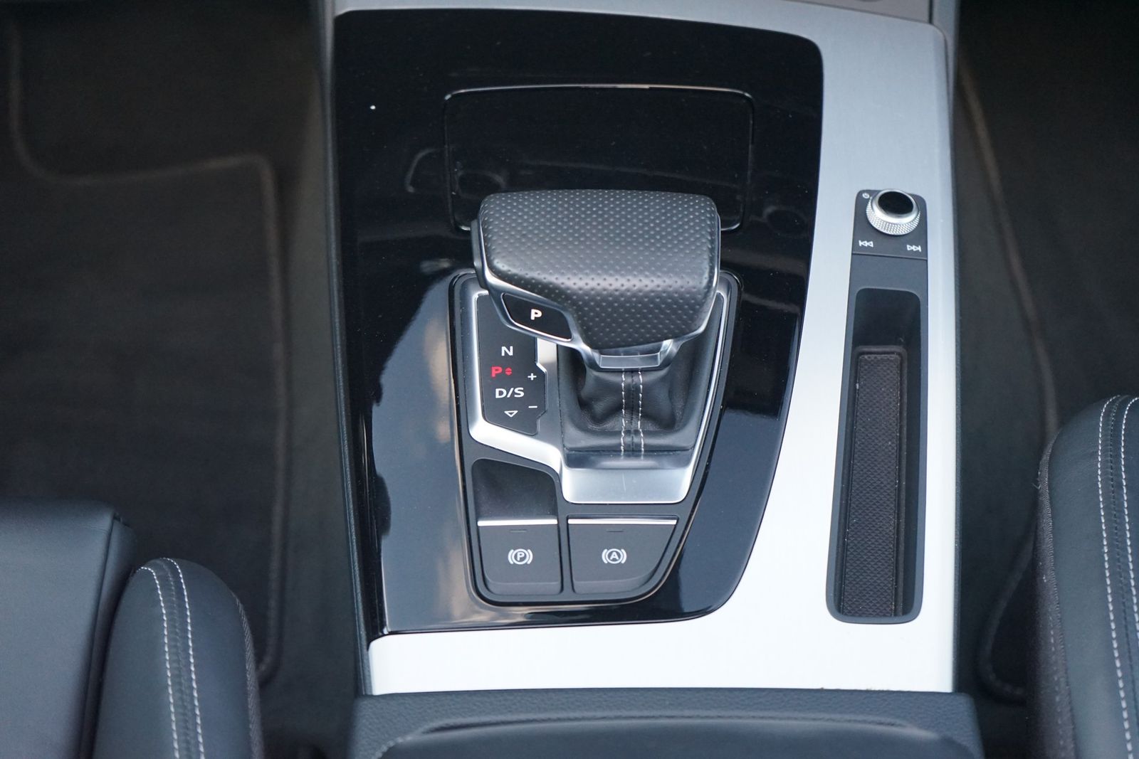 Audi Q5 Sportback 40 TDI S-Line quattro s-tronic - Samsaru's Car Outlet