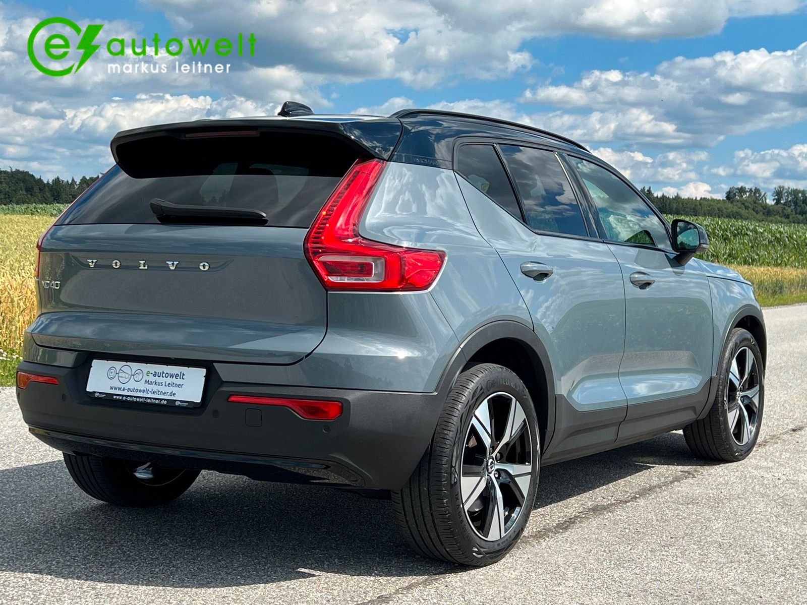 Volvo XC40 Recharge P8 AWD R-Design - Samsaru's Car Outlet