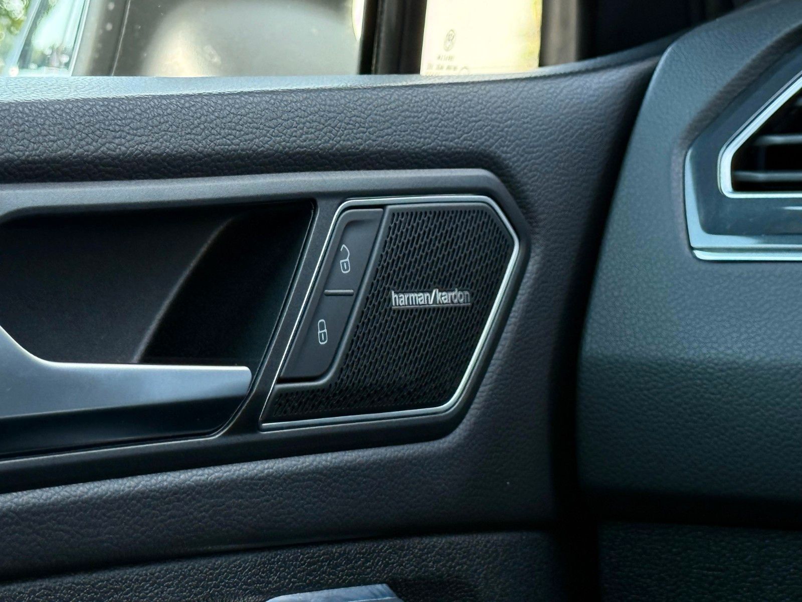Volkswagen Tiguan R 2.0 TSI DSG 4MOTION AHK Matrix DCC