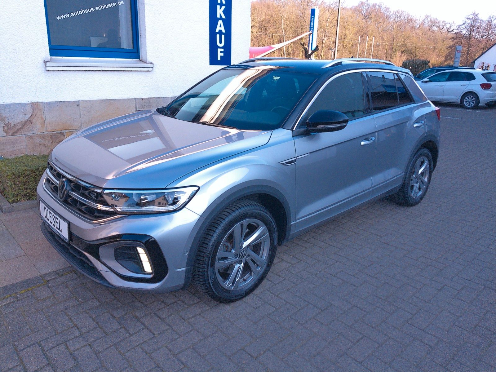 Volkswagen T-Roc 2.0 TDI DSG R-Line - Samsaru's Car Outlet