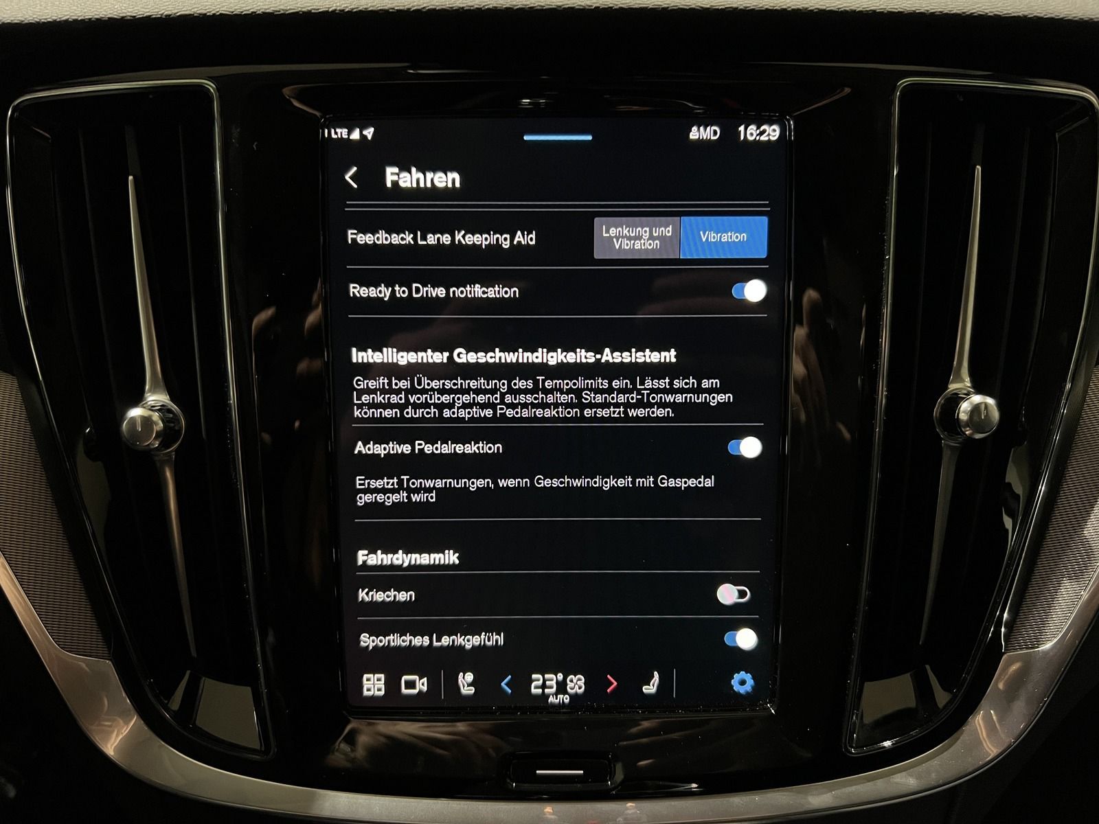 Volvo V60 T6 Plus Dark Recharge AWD ACC Pano AHK 360°