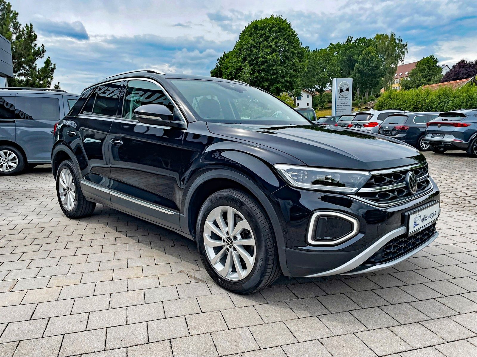 Volkswagen T-Roc Style - Samsaru's Car Outlet
