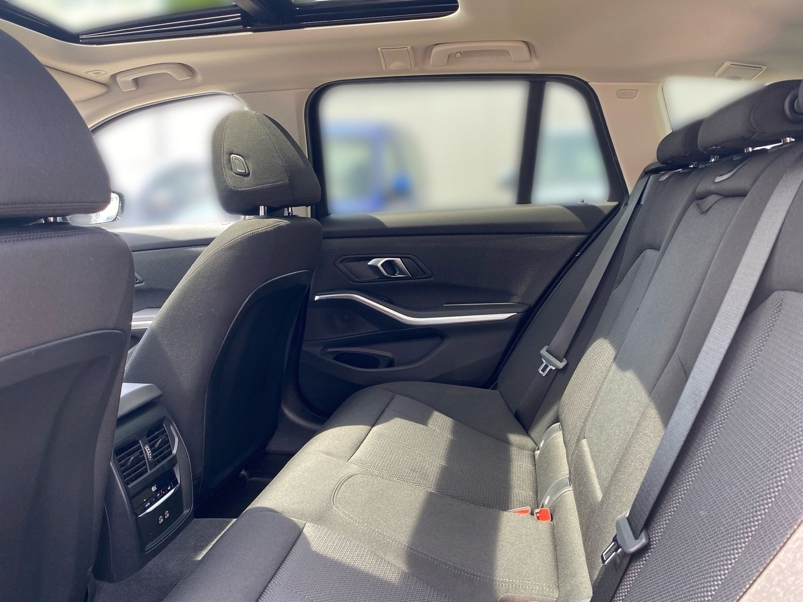 BMW 320d xDrive Touring HUD Pano DA Prof. AHK STH