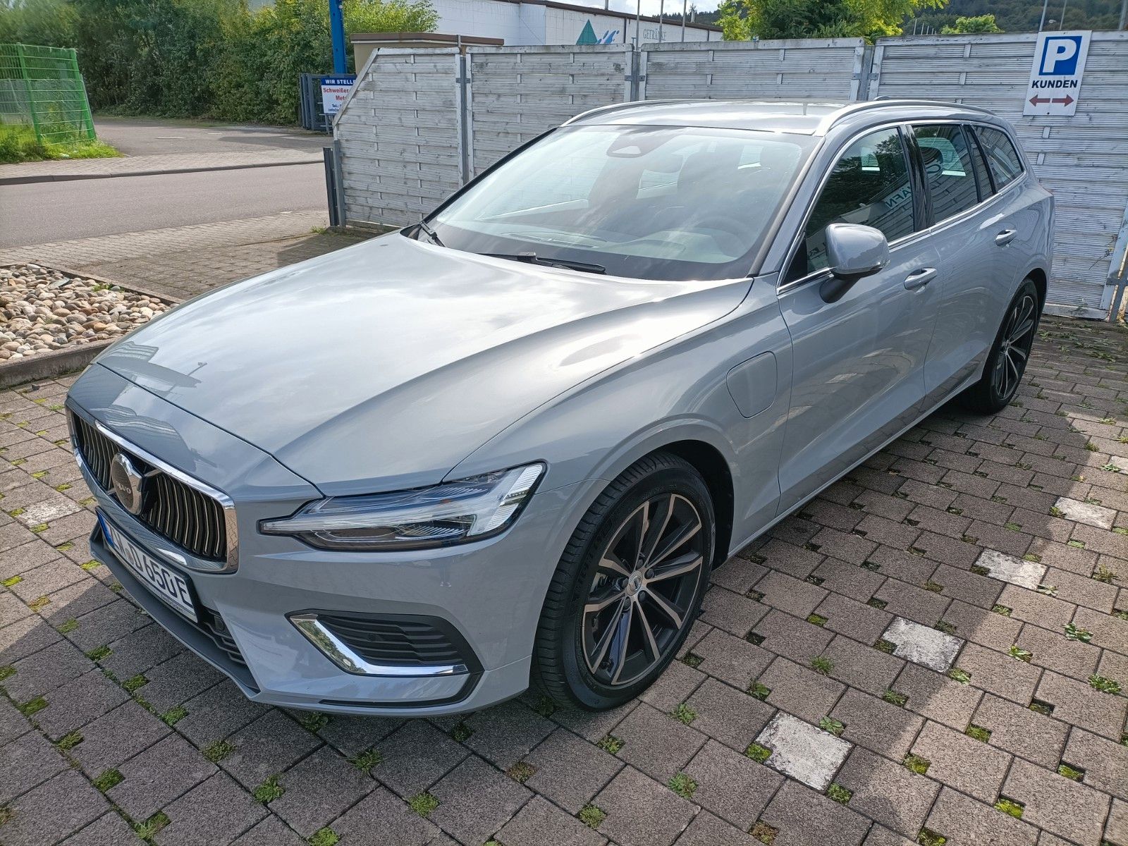 Volvo V60  Essential Recharge Plug-In Hybrid AWD AHK