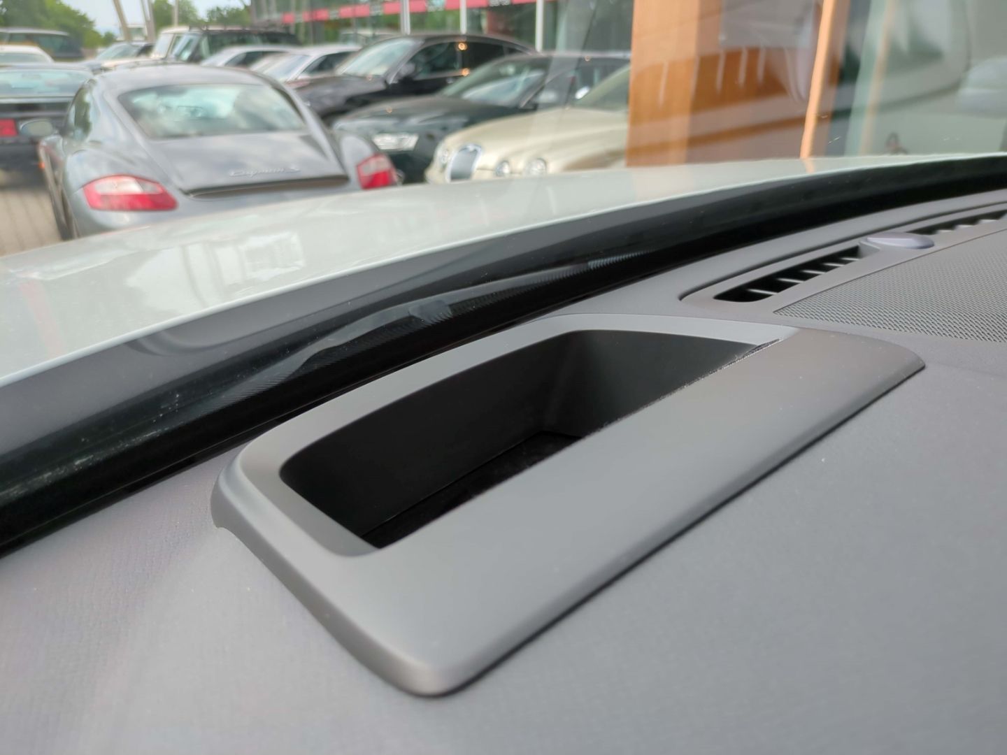 Volvo XC90 R Design Expression Recharge Plug-In Hybrid - Samsaru's Car Outlet