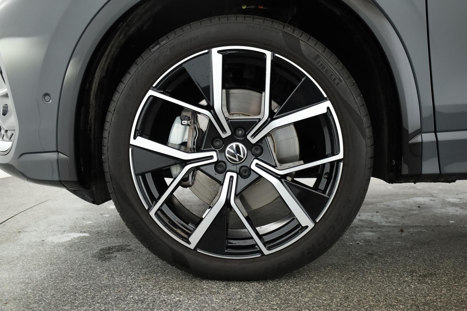 Volkswagen Tiguan 2.0 TDI 4M DSG R-Line Leder Pano Navi 360