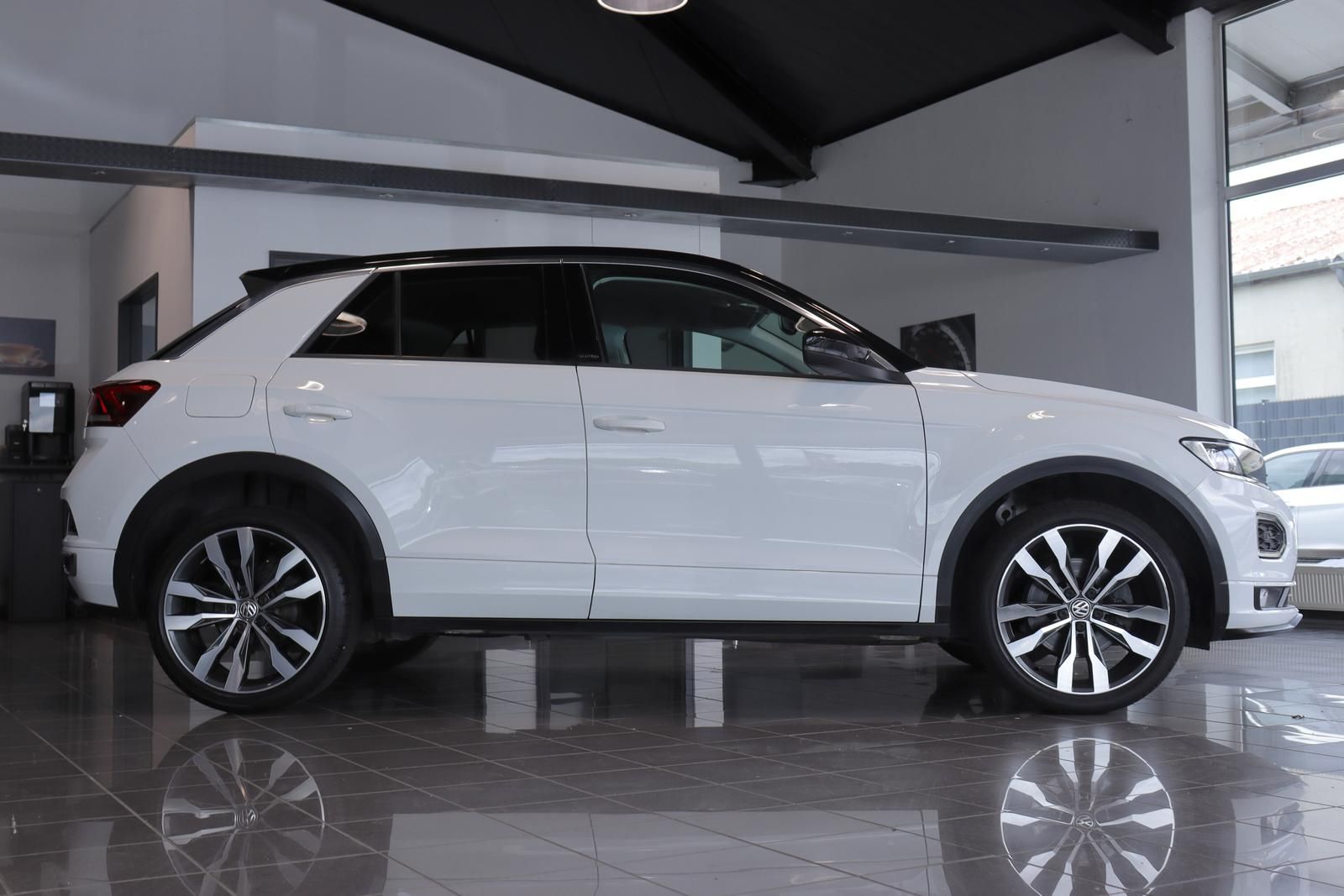 Volkswagen T-Roc 1.5 TSI DSG Style R-LINE - Samsaru's Car Outlet