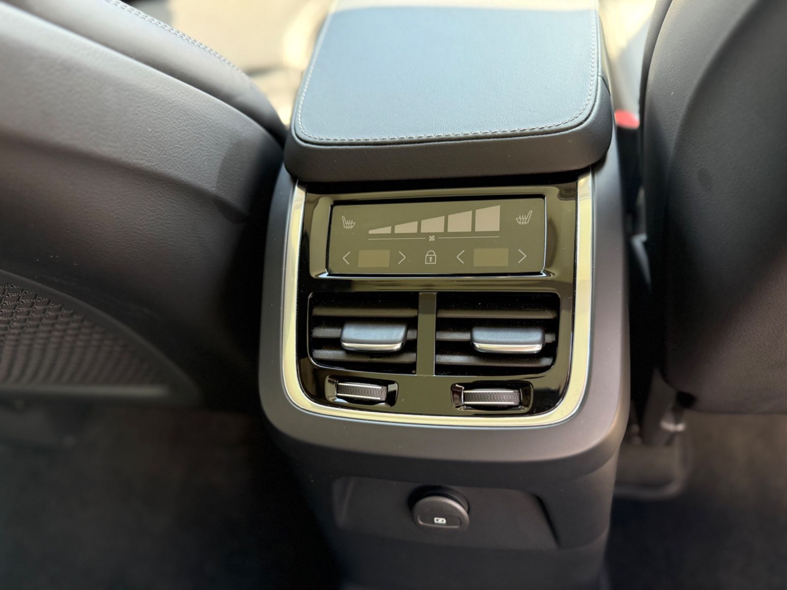 Volvo XC90 Ultra Dark T8 AWD/Pano/360°/HK/BLIS/AHK/HUD