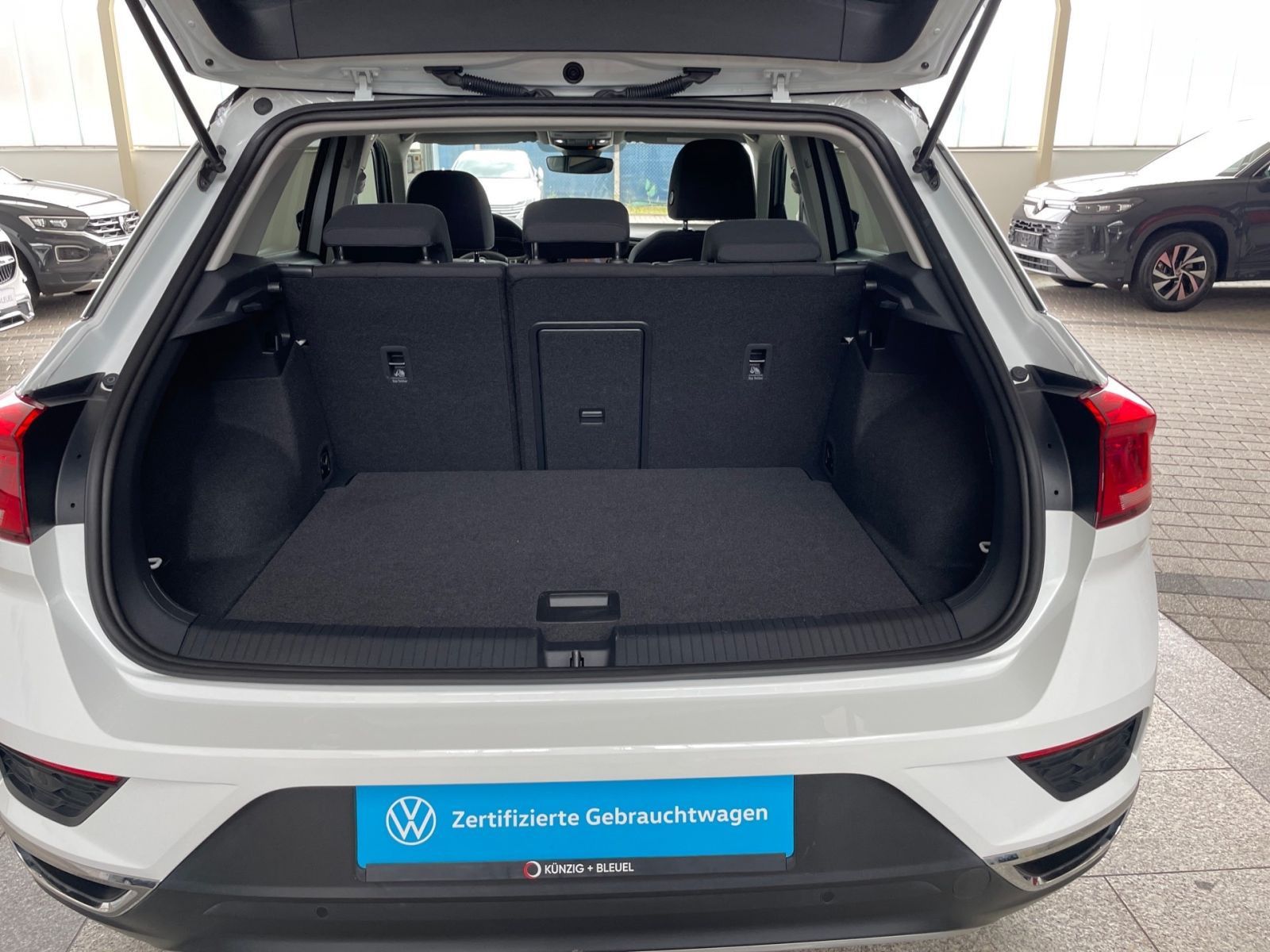 Volkswagen T-Roc 1.5 TSI Active - Samsaru's Car Outlet