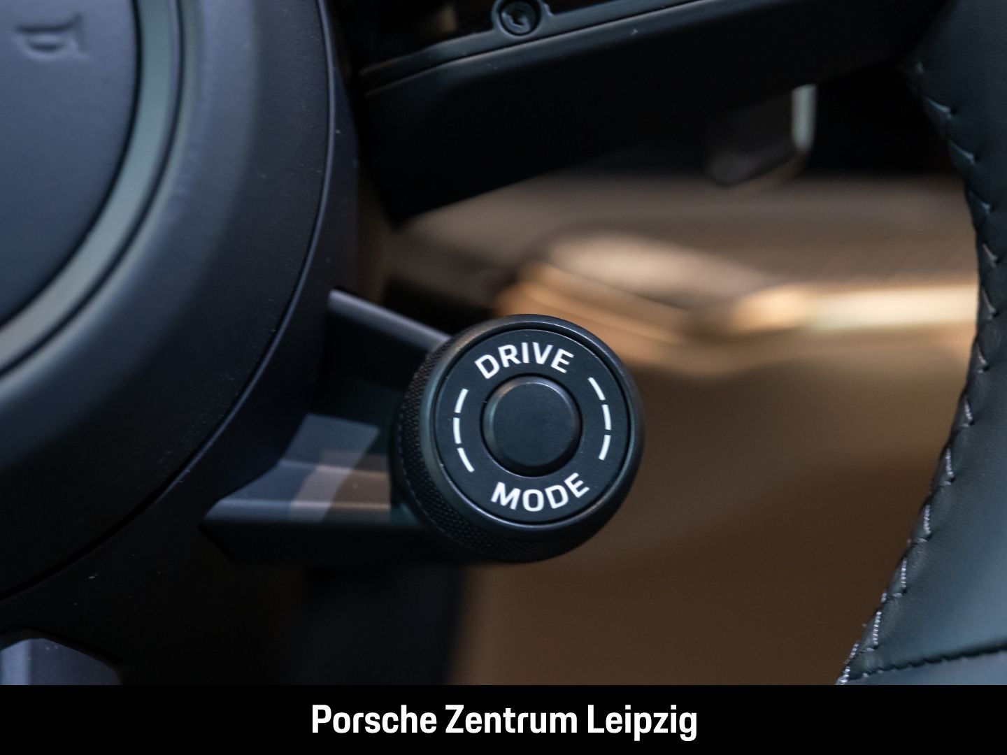 Porsche Cayenne E-Hybrid Dunkelolive Massage Sportabgas