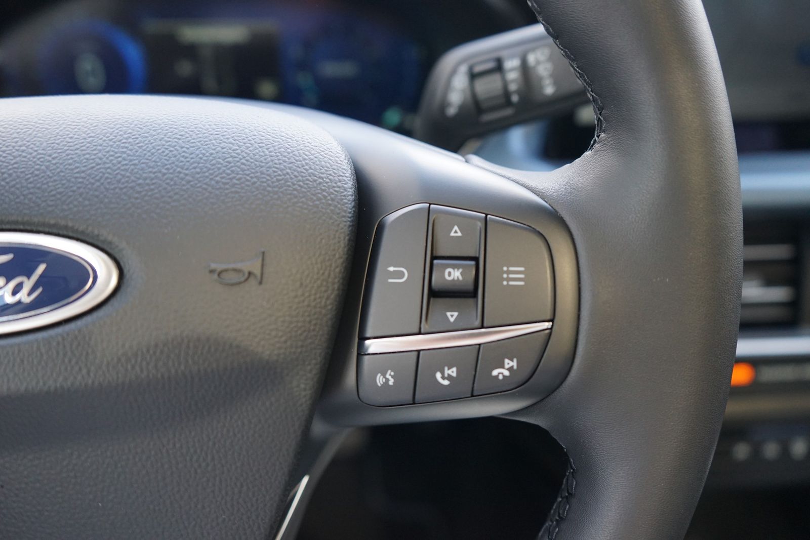 Ford Focus Turnier 1.0 M-Hybrid Active X Aut. LED