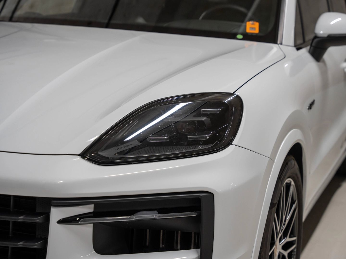 Porsche Cayenne E-Hybrid Beifahrerdisplay Massagesitze