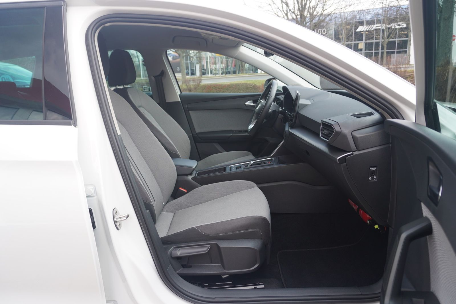 Seat Leon ST 2.0 TDI DSG LED Navi ACC DAB AHK Kamera