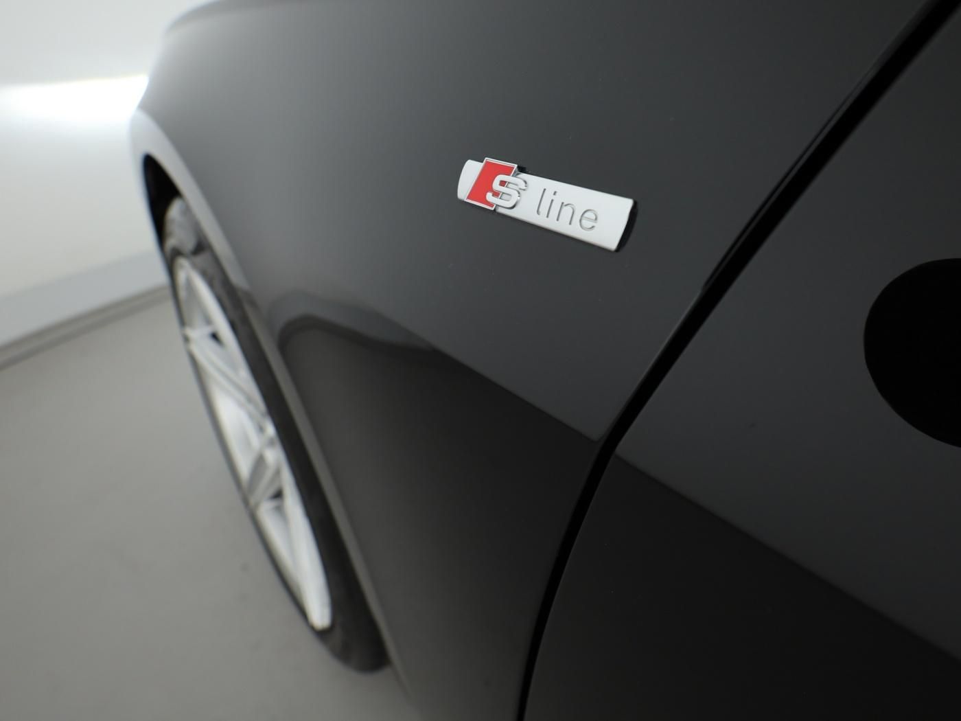 Audi A6 40 2.0 TDI Avant sport S-Line - Samsaru's Car Outlet