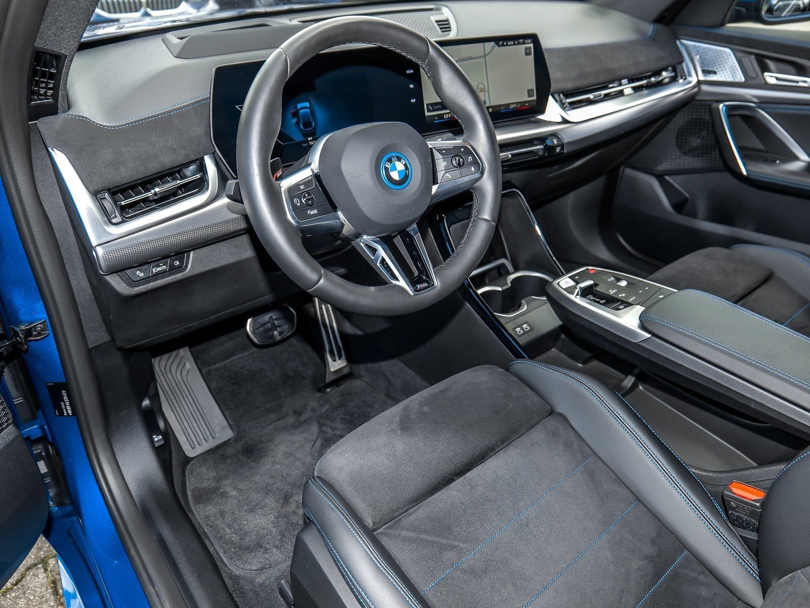 BMW iX2 xDrive30 M-Sportpaket+AHK+HUD+Memory-Sitz+AC