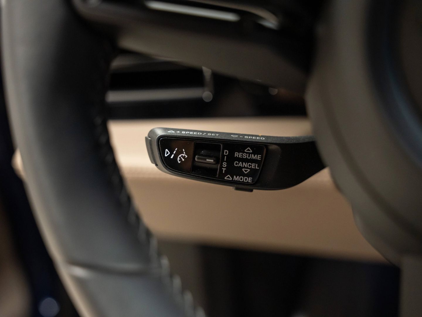 Porsche Taycan GTS InnoDrive Burmester Beifahrerdisplay