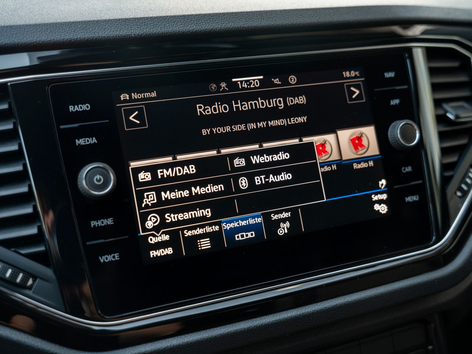 Volkswagen T-ROC Sport 1.5 TSI DSG - Samsaru's Car Outlet