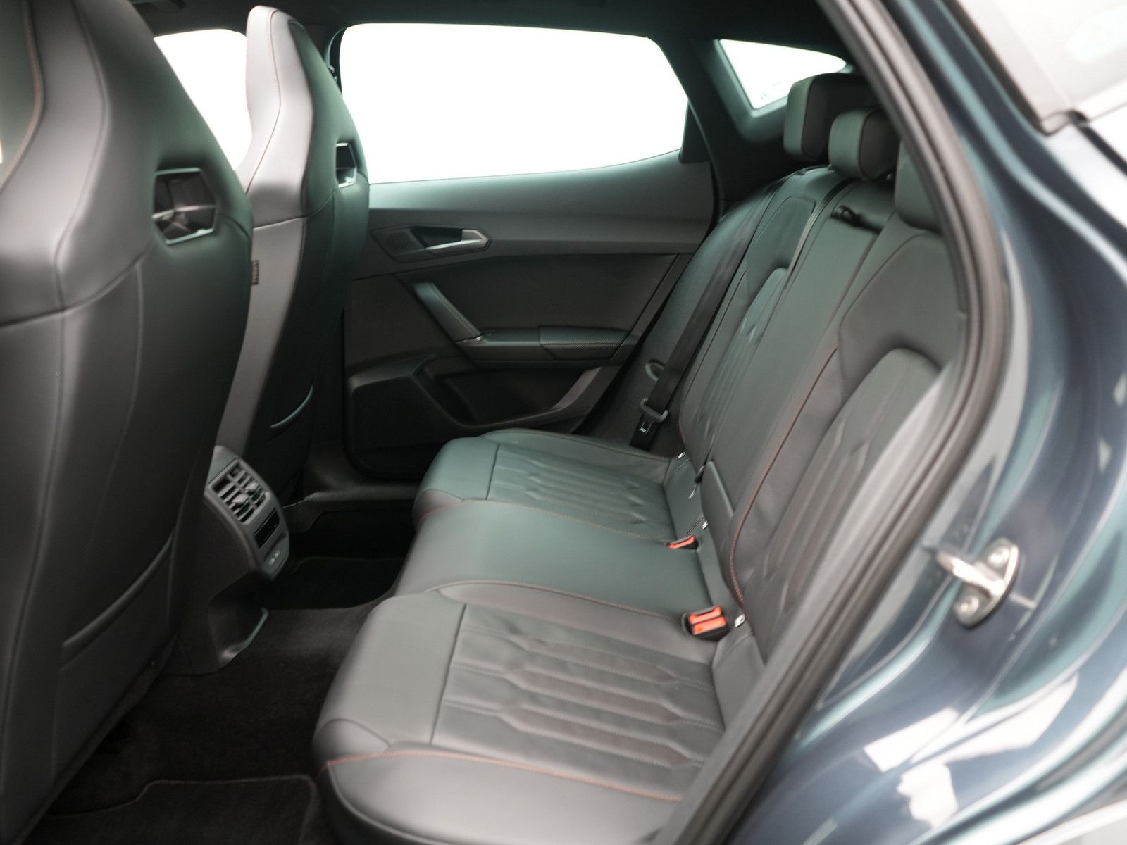 Cupra Formentor VZ NAVI VIRT CARPLAY KAM LED SHZ PDC