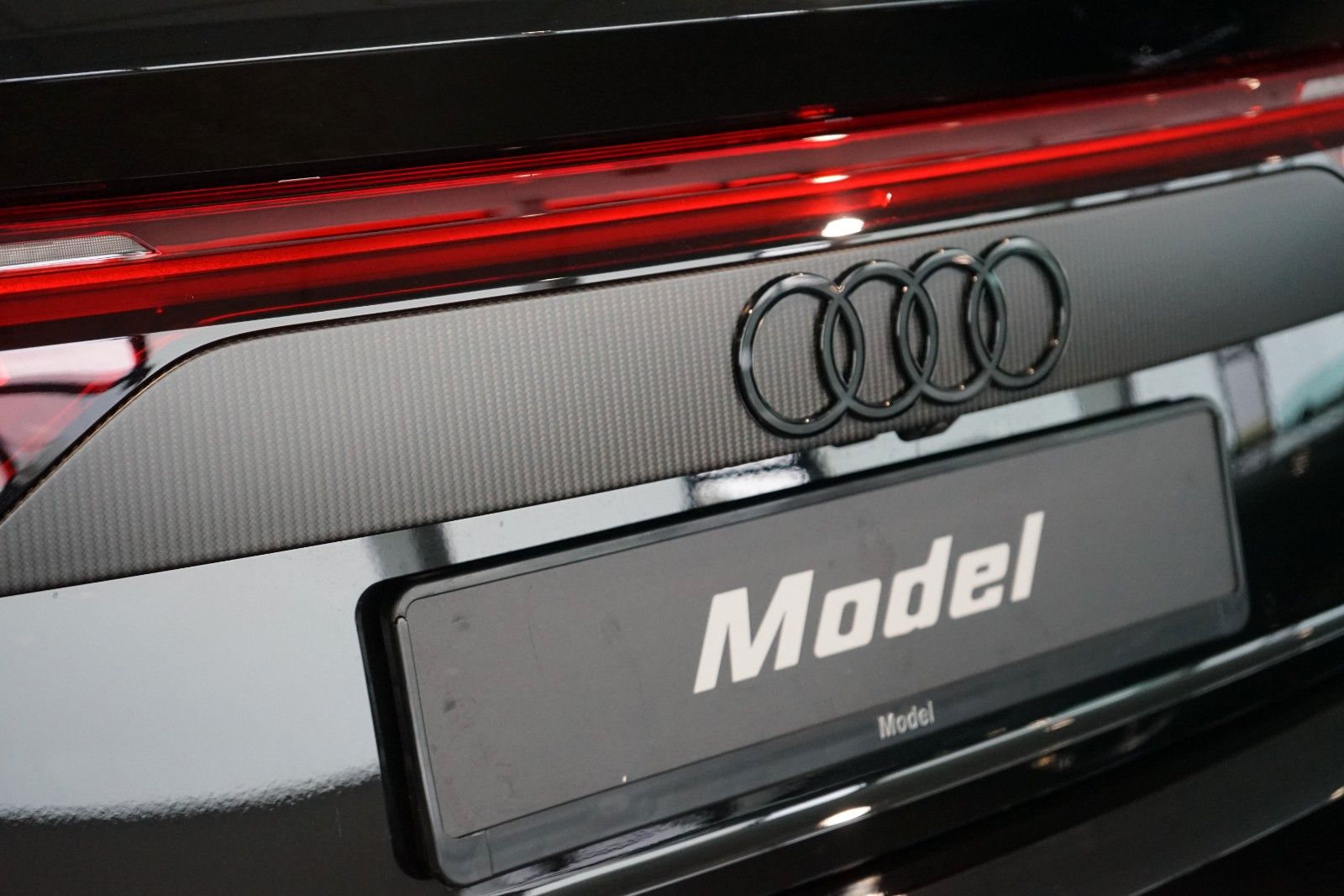 Audi RSQ8 performance | B&O Advanced | Carbon | 305