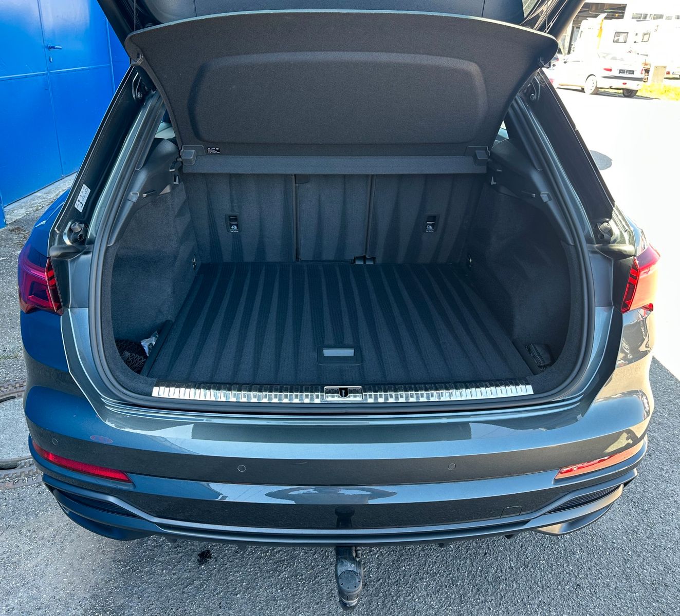 Audi Q3 45 TFSI QUATT S-LINE - Samsaru's Car Outlet