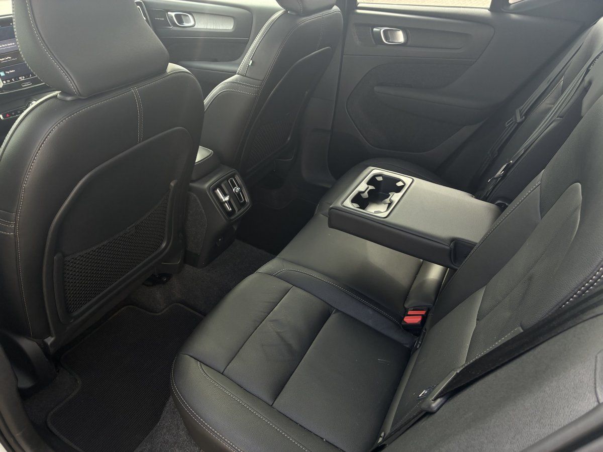 Volvo XC40 B4 Ultra Dark Memory inkl. Winterräder