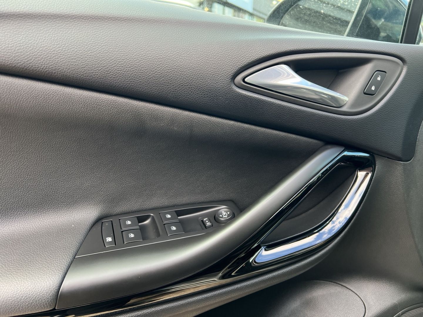 Opel Astra Sports Tourer Business 1.4T - Samsaru's Car Outlet
