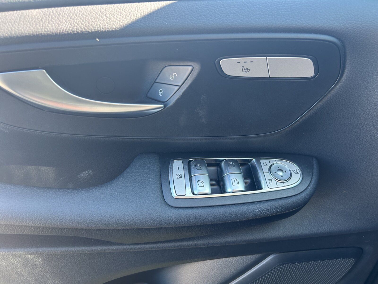 Mercedes-Benz V 220 d EDITION - Samsaru's Car Outlet