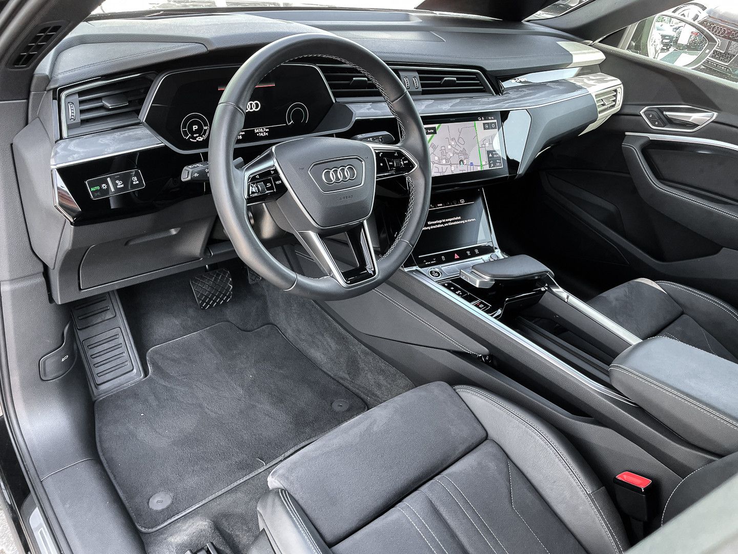 Audi Q8 Sportback 50 S line e-tron - Samsaru's Car Outlet