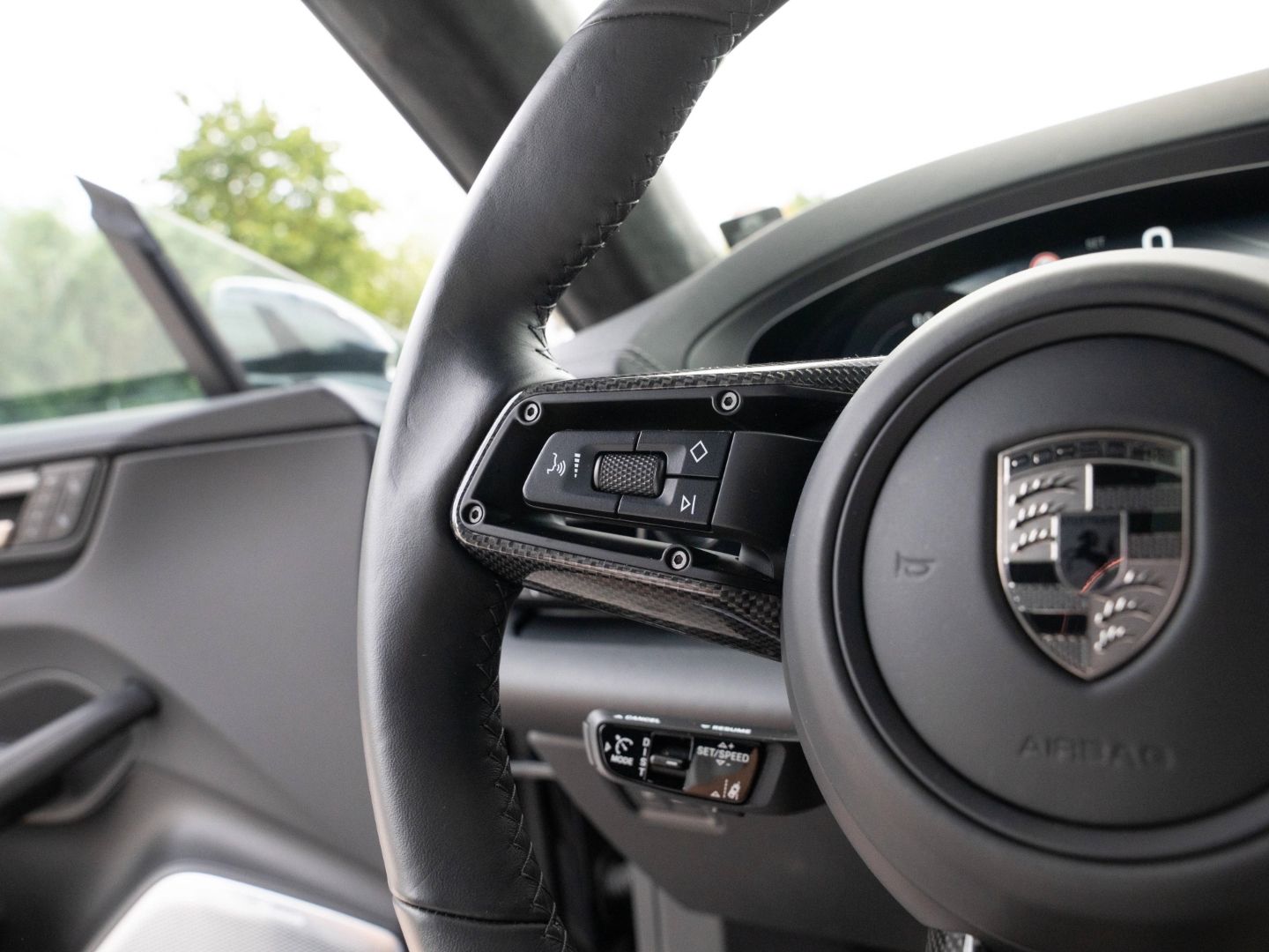 Porsche Macan Turbo Burmester AHK AR HUD Surround View