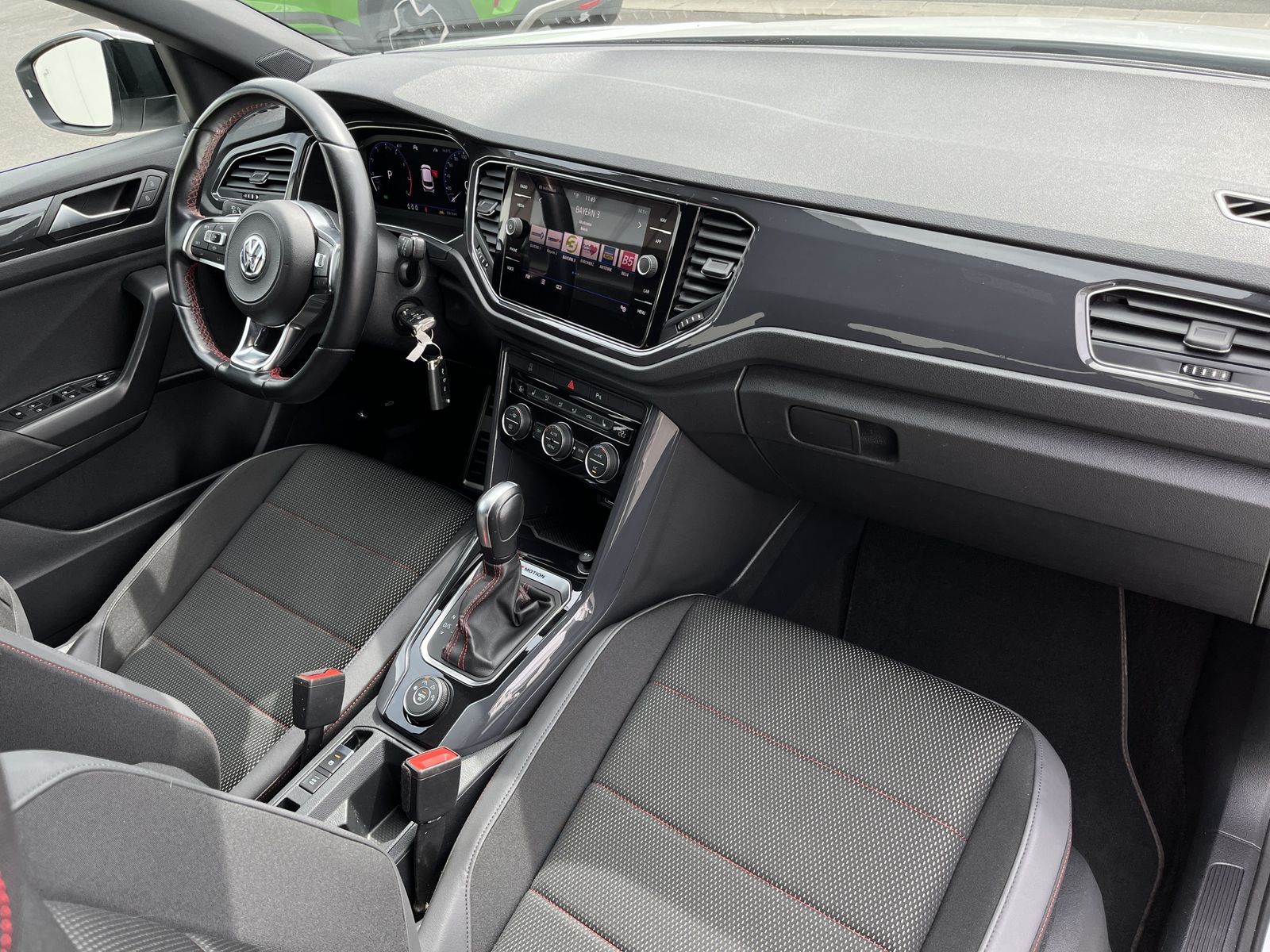 Volkswagen T-Roc 2.0 TSI DSG 4Motion Sport - Samsaru's Car Outlet