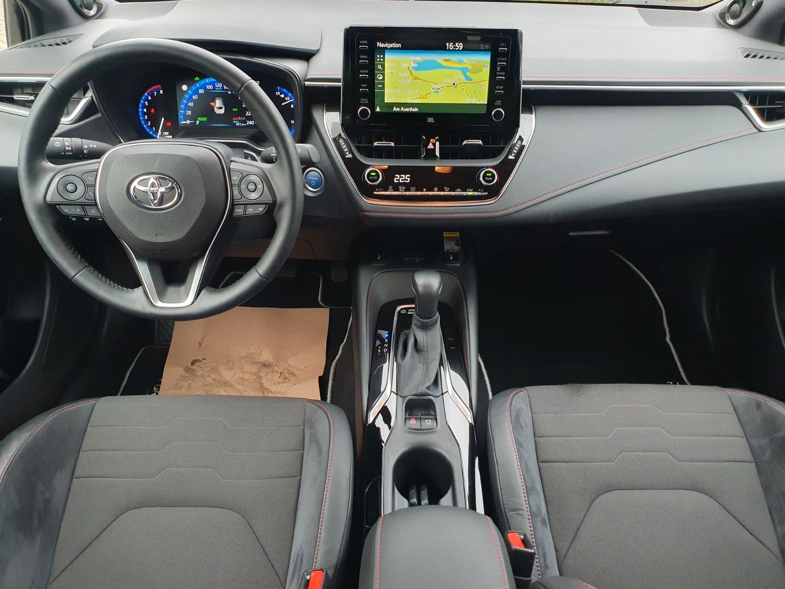 Toyota Corolla Touring Sports 2.0 Hybrid Lounge - Samsaru's Car Outlet