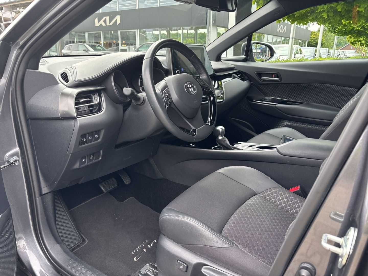 Toyota C-HR Hybrid Team D - Samsaru's Car Outlet