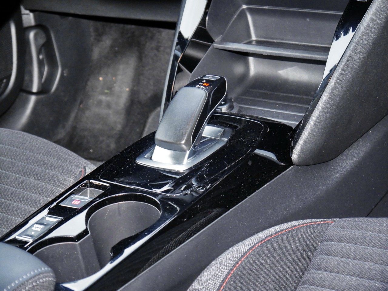 Peugeot 208-e Active Pack 136 - Samsaru's Car Outlet