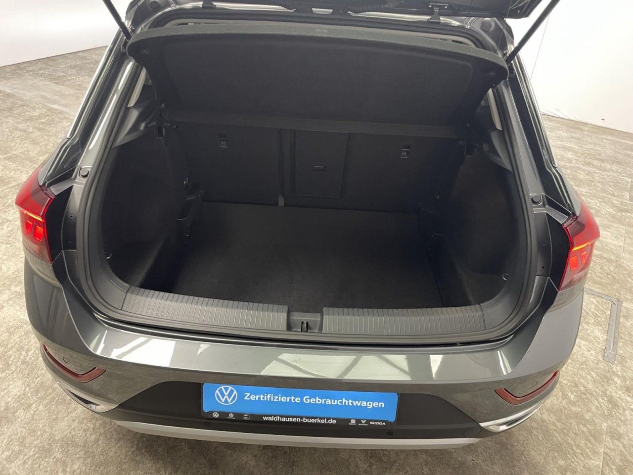 Volkswagen T-Roc 1.5 TSI DSG Style - Samsaru's Car Outlet